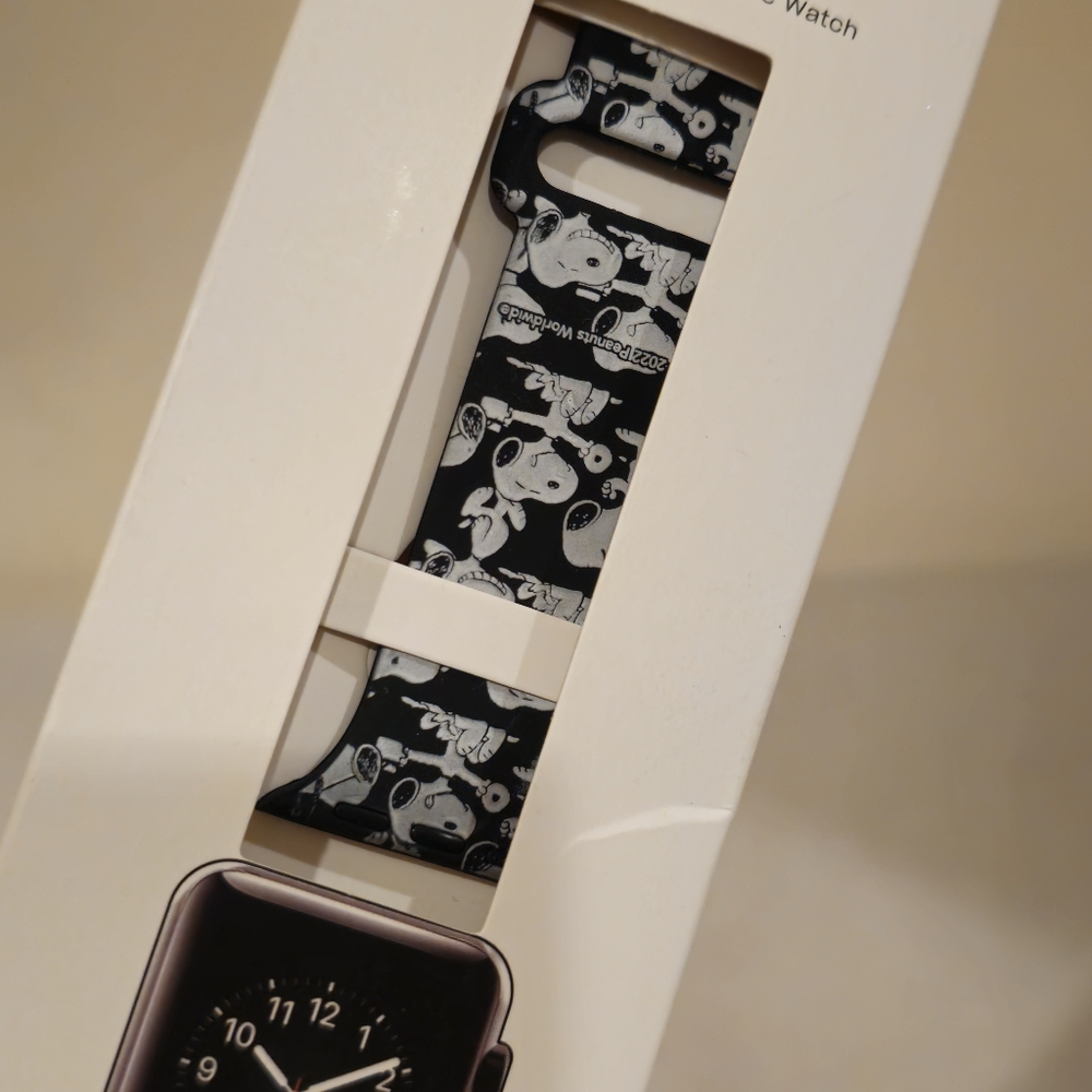 Peanuts apple watch wrist band new in box - Picture 6 of 6